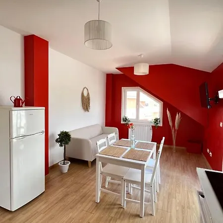 Rojo, Precioso Atico En 아파트